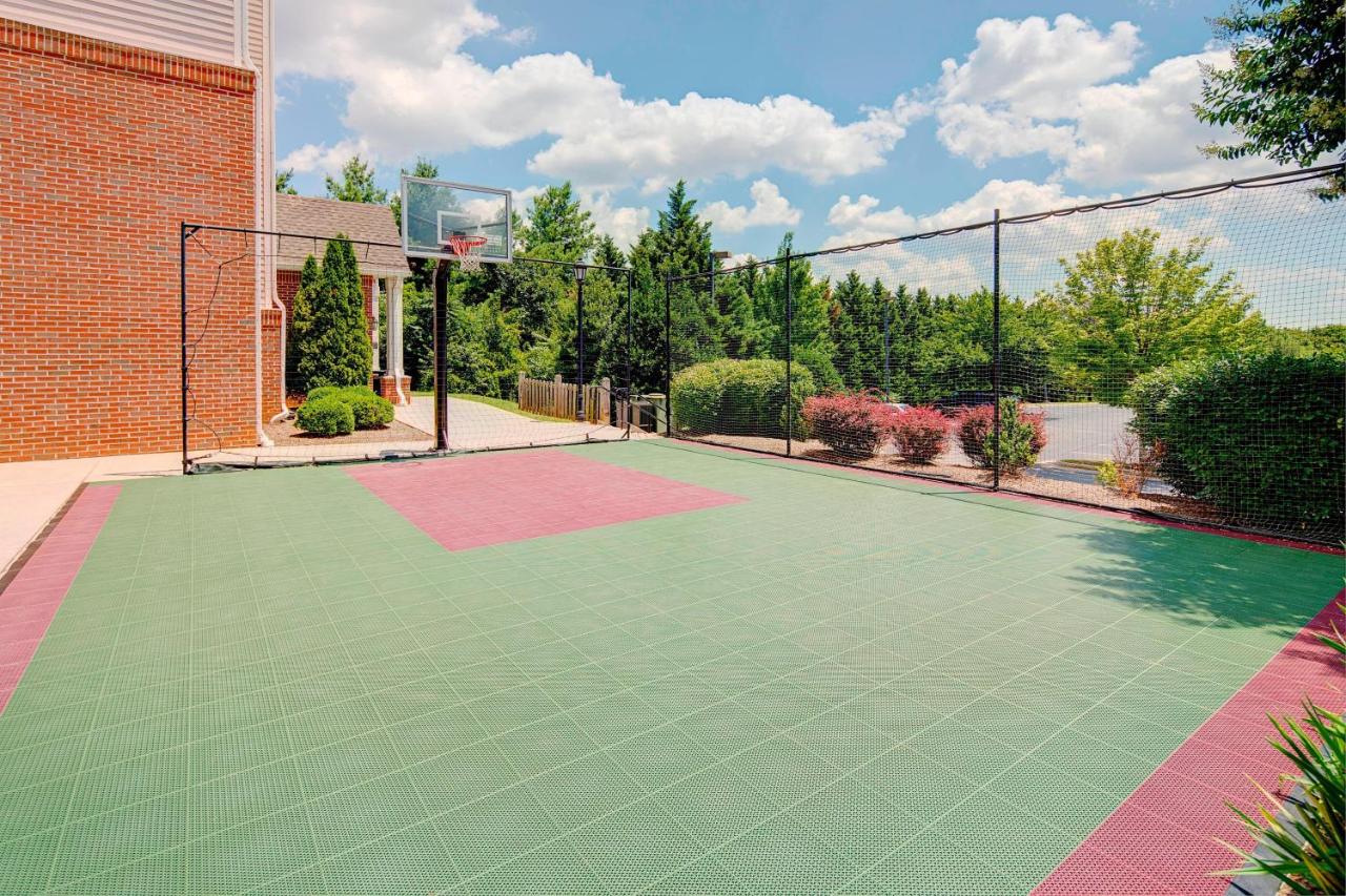 | Residence Inn by Marriott Roanoke Airport