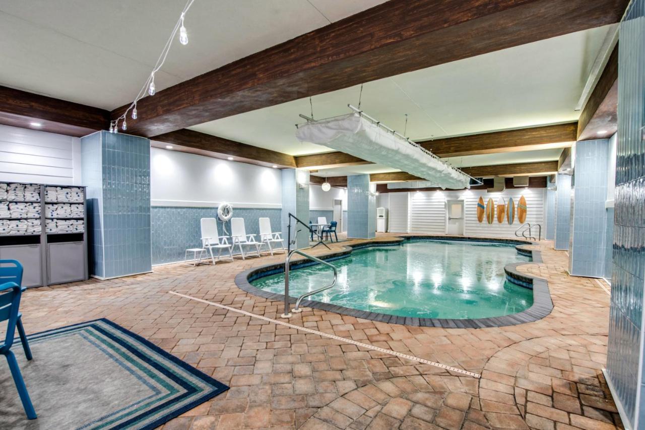 Oceanfront King Room - Disability Access at Country Inn & Suites by Radisson, Virginia Beach (Oceanfront)