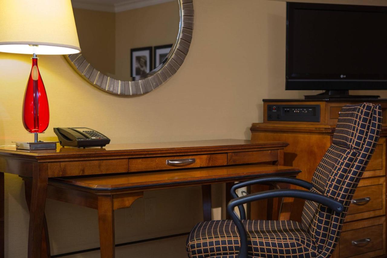 | Baltimore Marriott Inner Harbor at Camden Yards