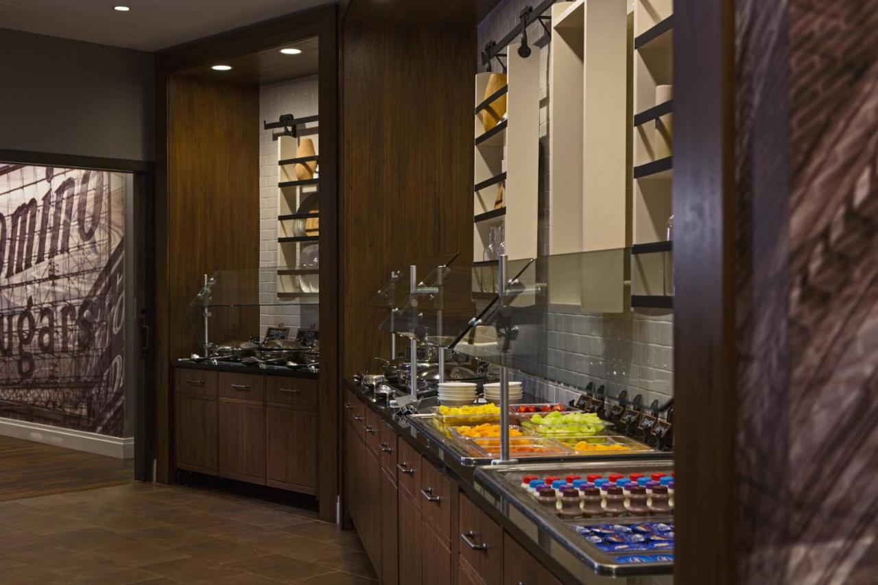 | Baltimore Marriott Inner Harbor at Camden Yards