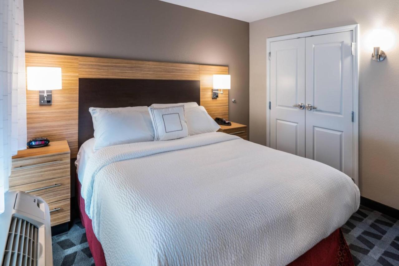 | TownePlace Suites by Marriott Milwaukee Oak Creek