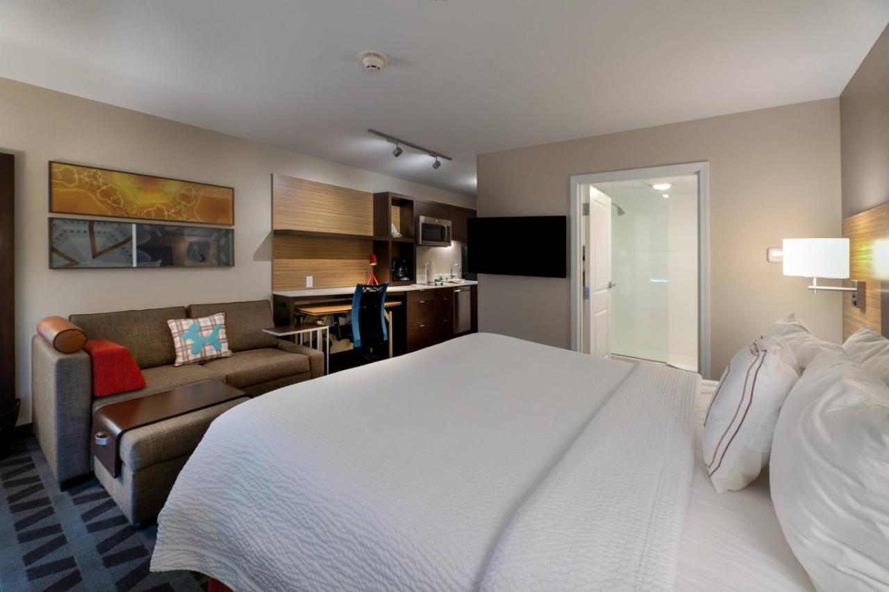 | TownePlace Suites by Marriott Milwaukee Oak Creek