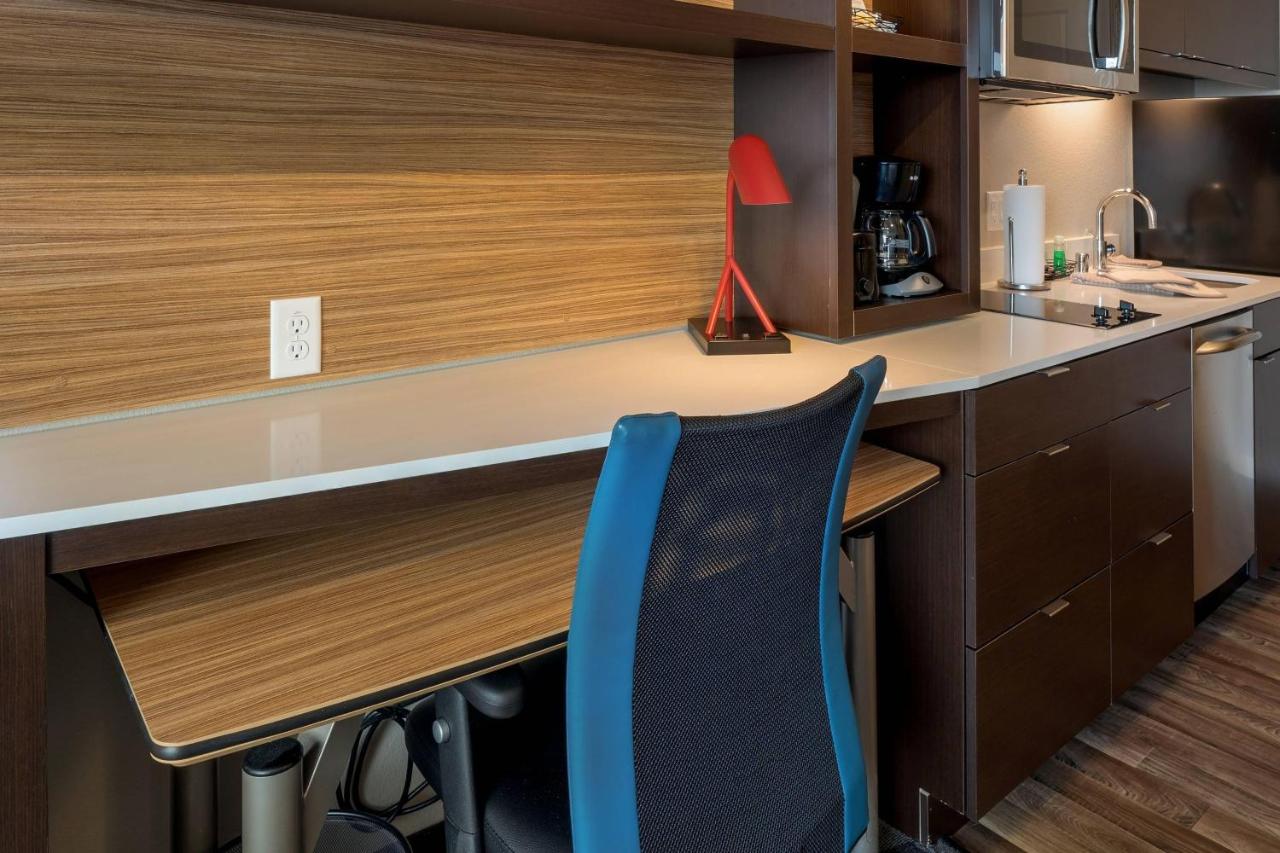 One-Bedroom Queen Suite with Sofa Bed at TownePlace Suites by Marriott Milwaukee Oak Creek