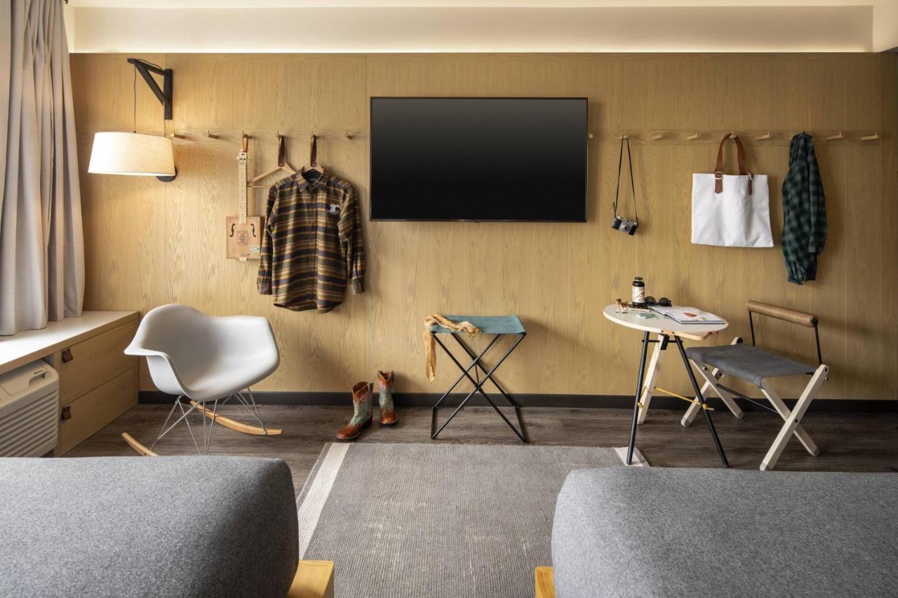 245 SQ FT (23 SQM), Larger Guest room, 2 Double at MOXY Memphis Downtown