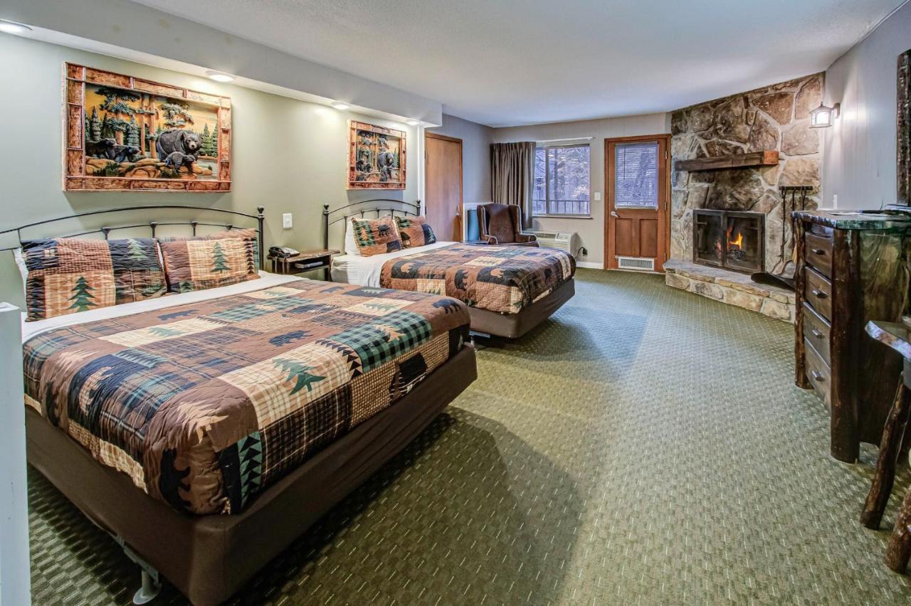 Deluxe Queen Room with Two Queen Beds at Brookside Lodge