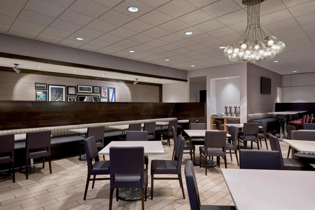 | Sheraton Milwaukee Brookfield