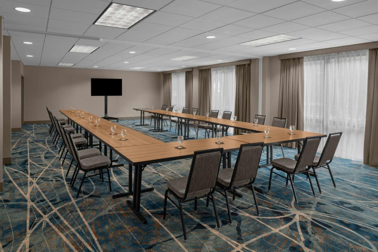 | Sheraton Milwaukee Brookfield