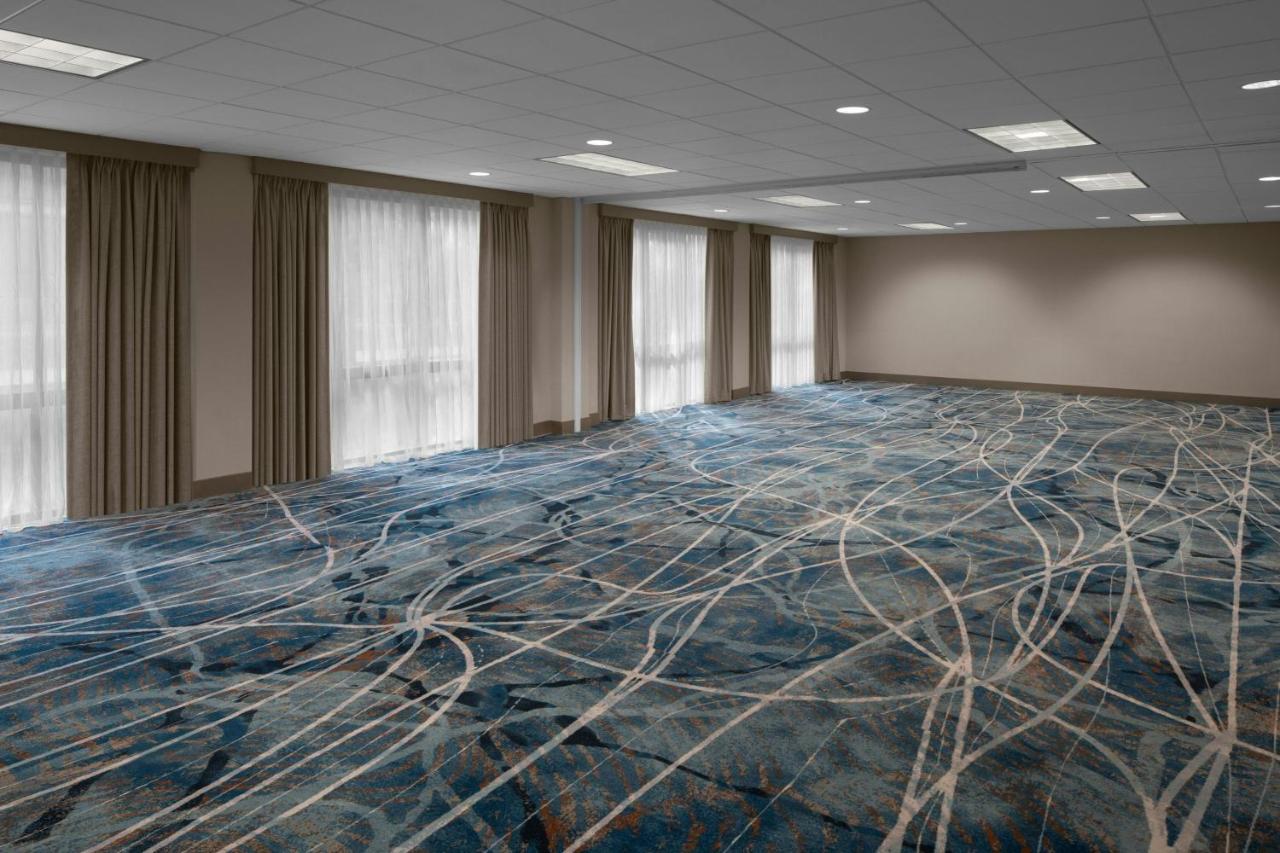 | Sheraton Milwaukee Brookfield