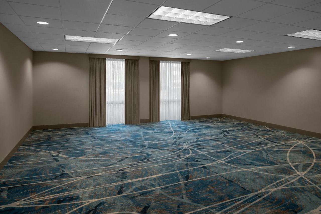 | Sheraton Milwaukee Brookfield