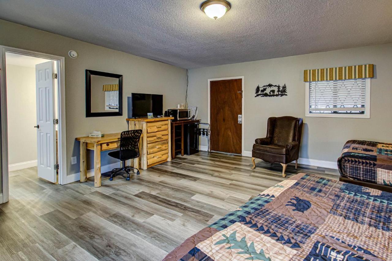 Standard Double Room with Two Double Beds at Brookside Lodge