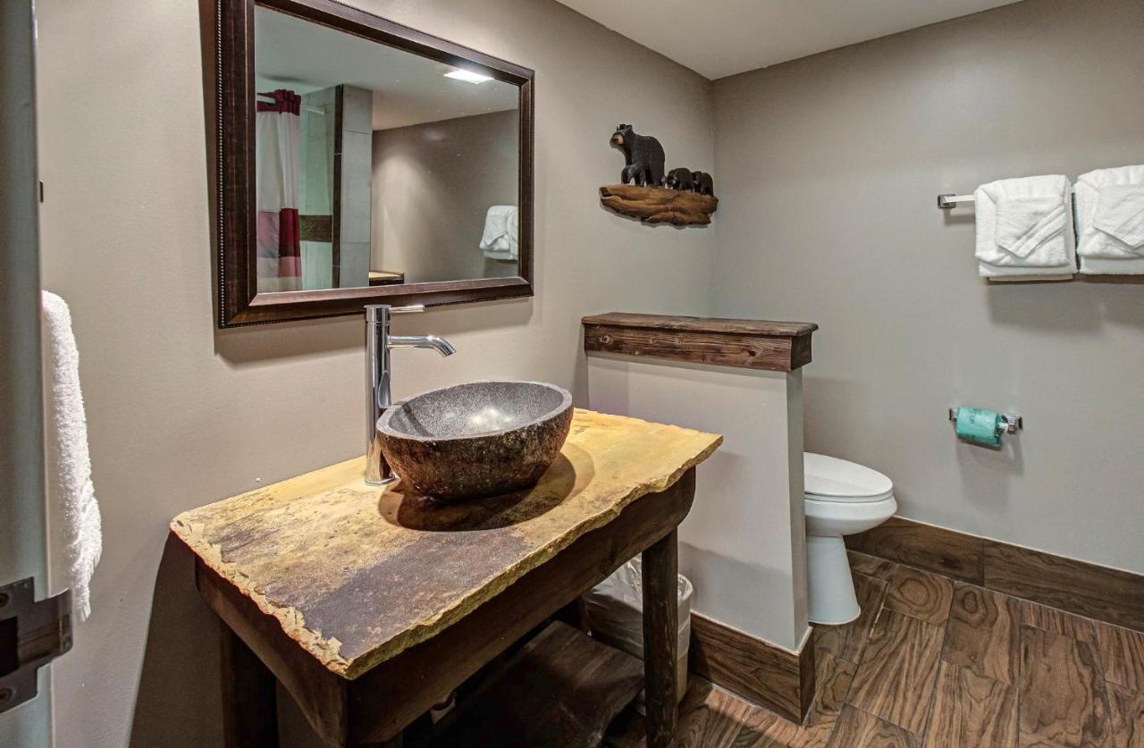 | Brookside Lodge