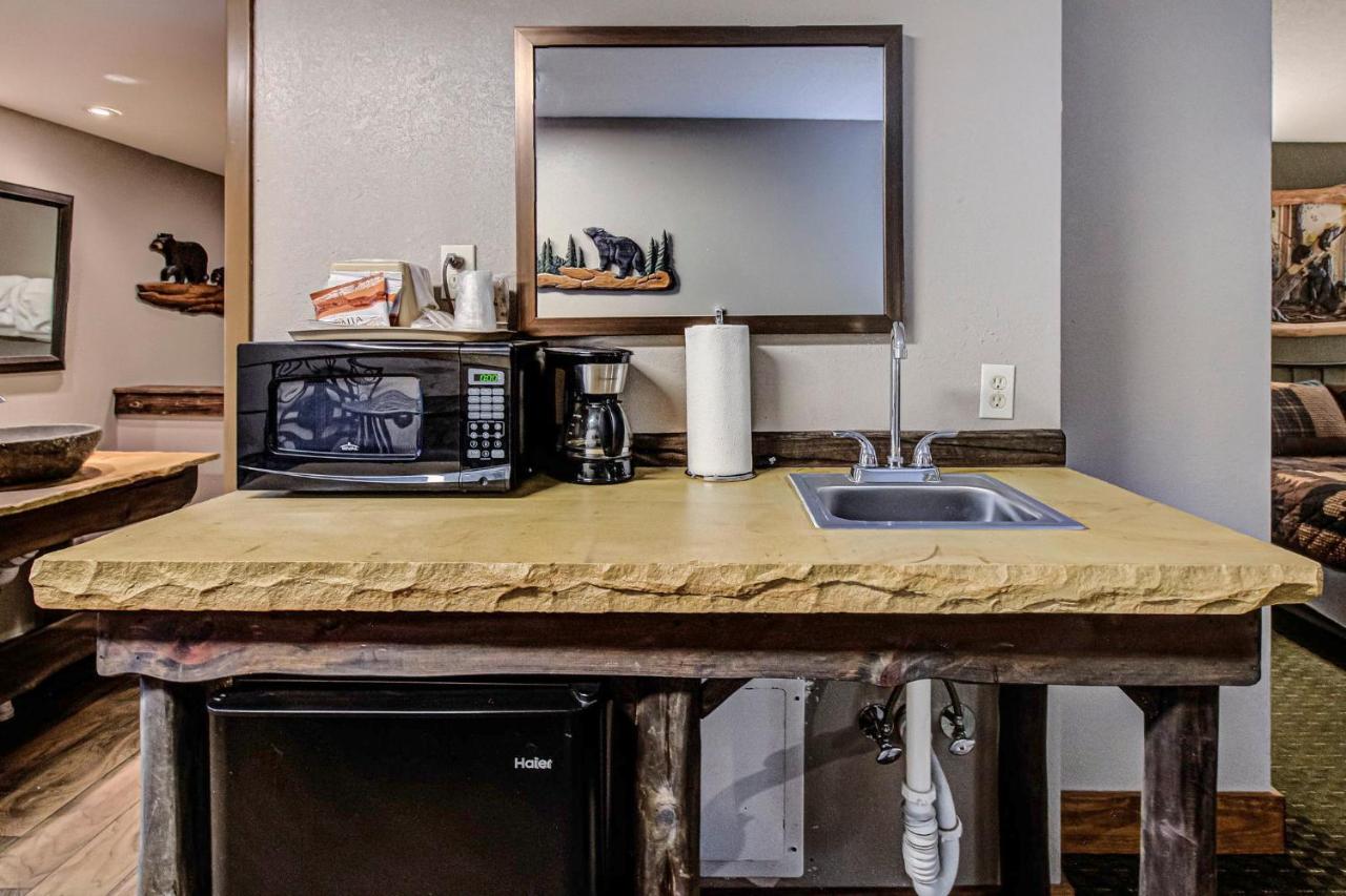 | Brookside Lodge