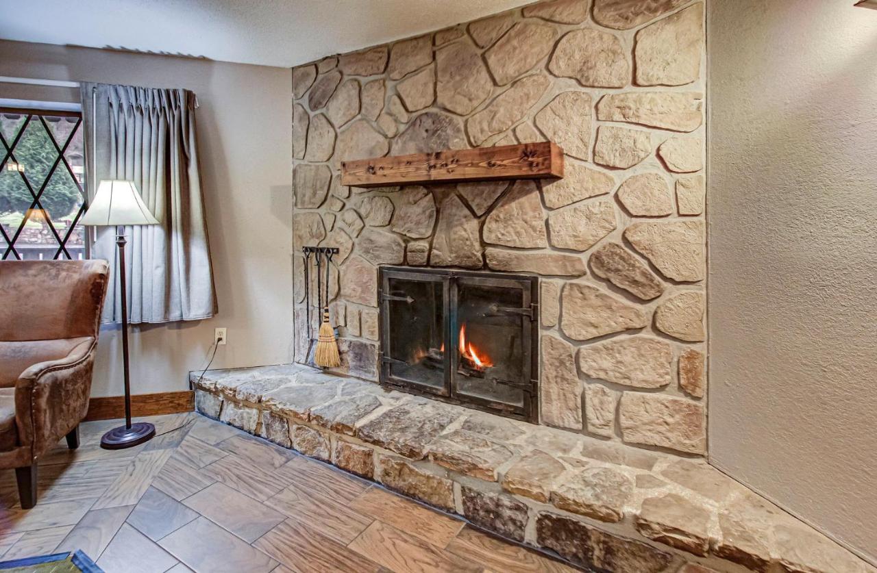 | Brookside Lodge