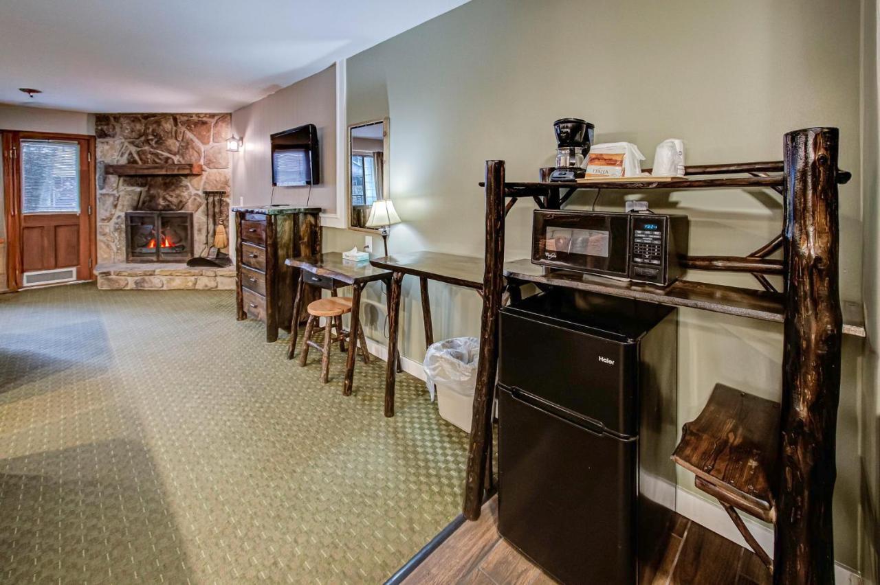 | Brookside Lodge
