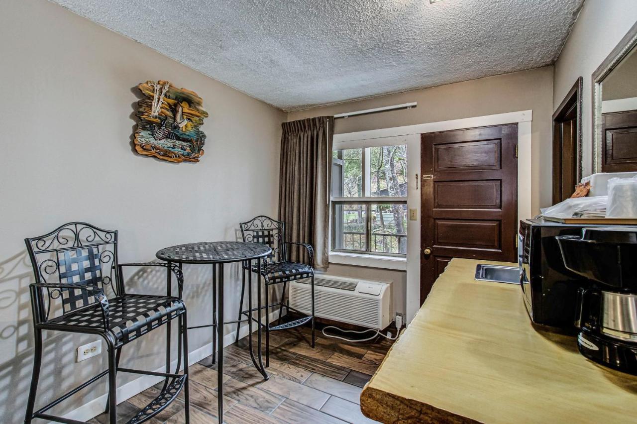 Deluxe Queen Room with Two Queen Beds at Brookside Lodge