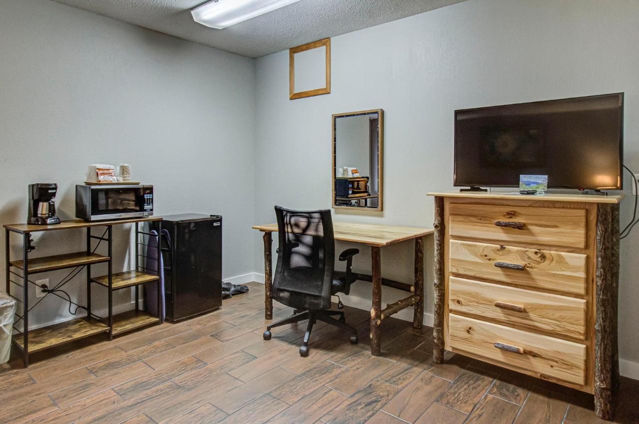 Deluxe King Room at Brookside Lodge