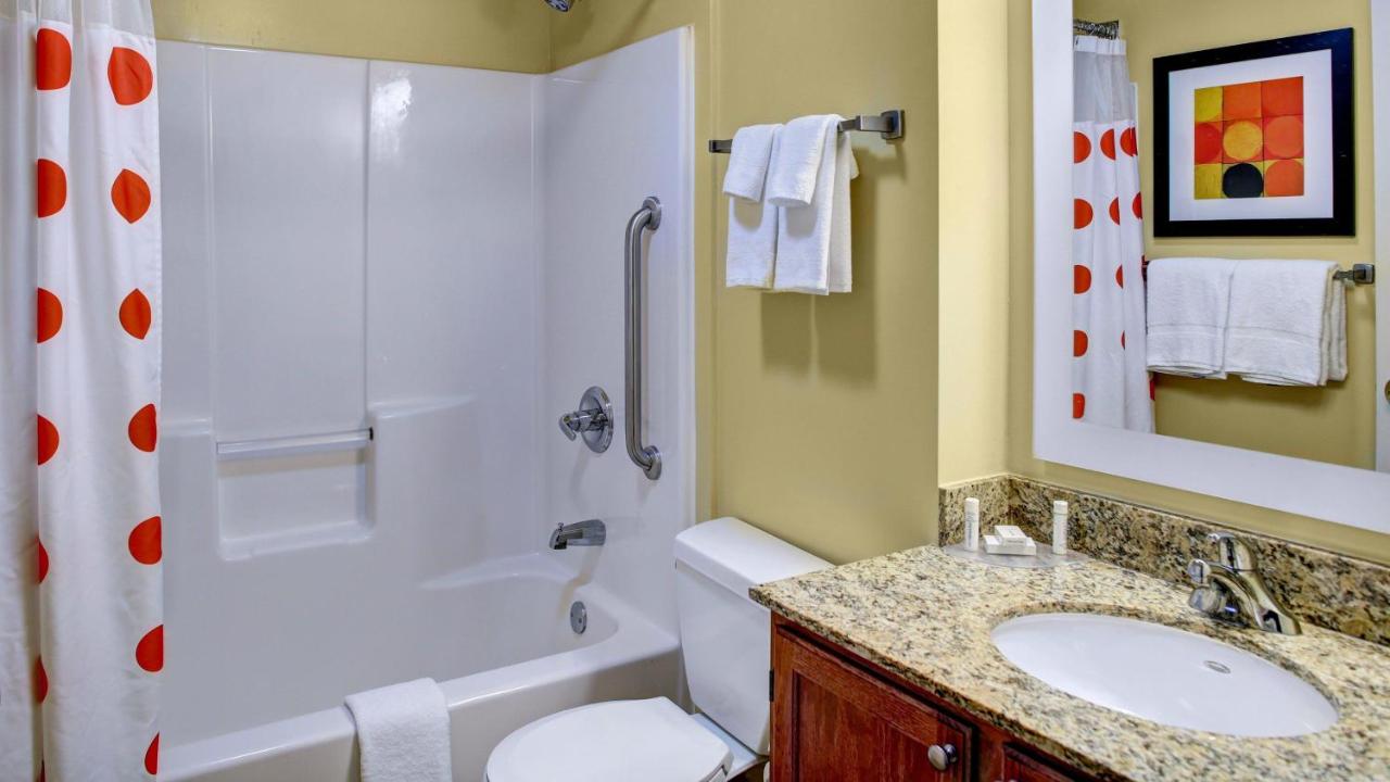 Queen Studio with Sofa Bed at Towneplace Suites By Marriott Cleveland Westlake