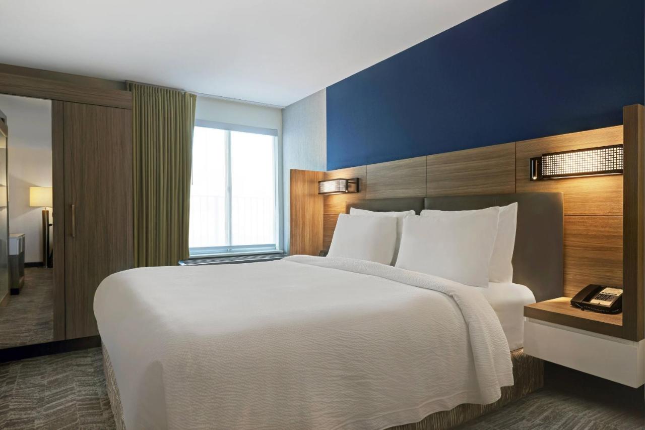 King Suite with Trundle Bed at SpringHill Suites by Marriott Palm Desert