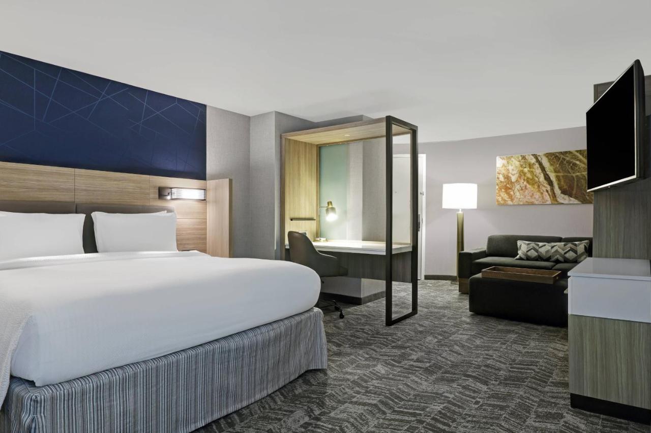 King Suite with Trundle Bed at SpringHill Suites by Marriott Palm Desert
