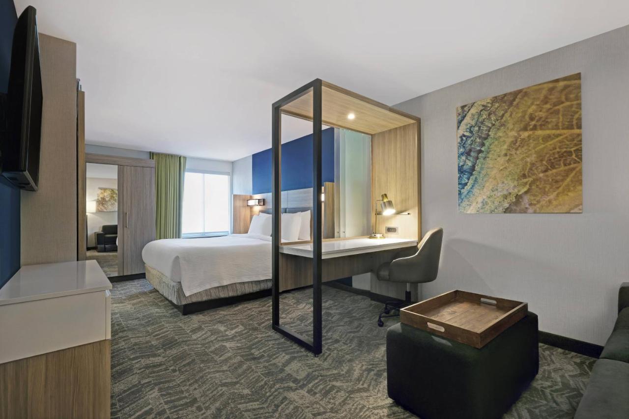 King Suite with Trundle Bed at SpringHill Suites by Marriott Palm Desert