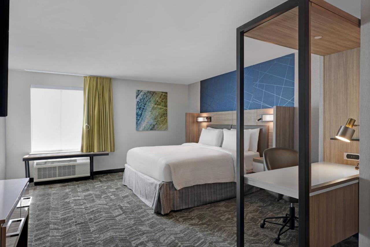King Suite with Trundle Bed at SpringHill Suites by Marriott Palm Desert