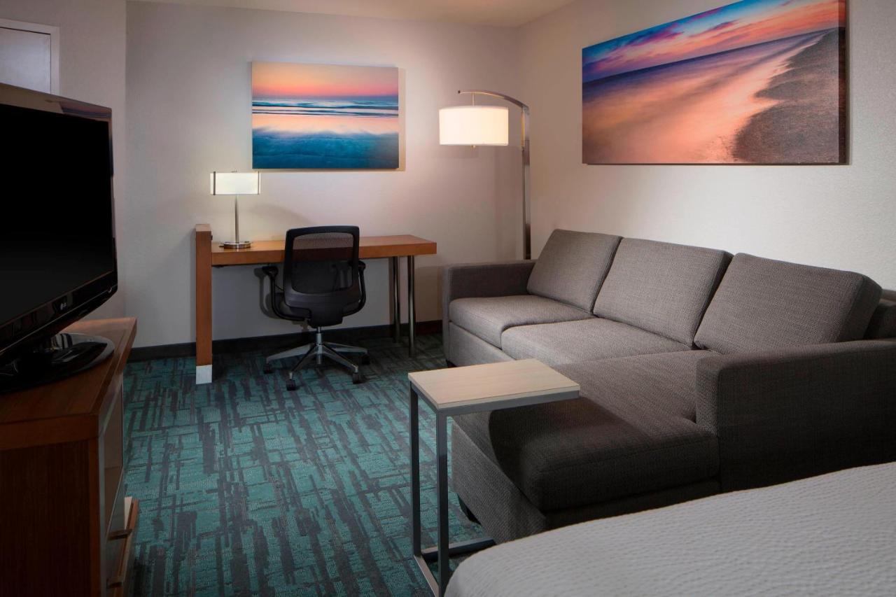 Queen Studio with Two Queen Beds and Sofa Bed at SpringHill Suites by Marriott Miami Downtown/Medical Center