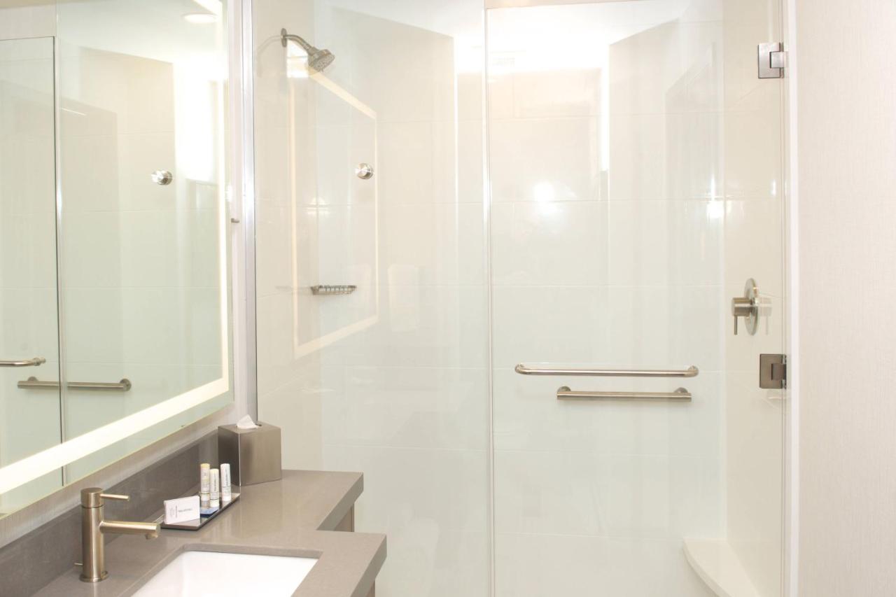 Deluxe Queen Suite at SpringHill Suites by Marriott Bend