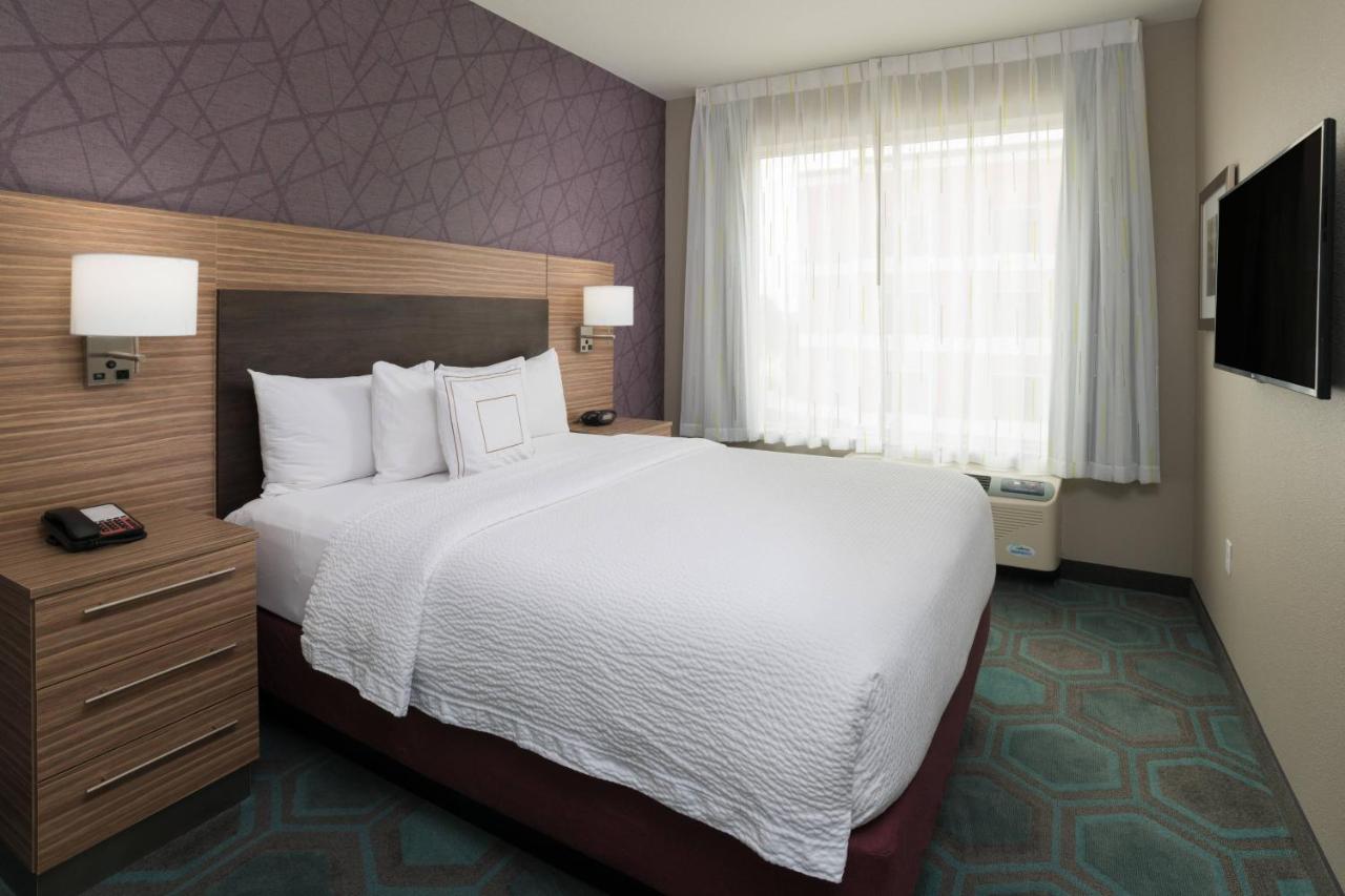 One-Bedroom Queen Suite at TownePlace Suites by Marriott Chicago Schaumburg