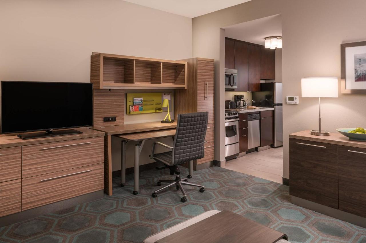 One-Bedroom Queen Suite at TownePlace Suites by Marriott Chicago Schaumburg