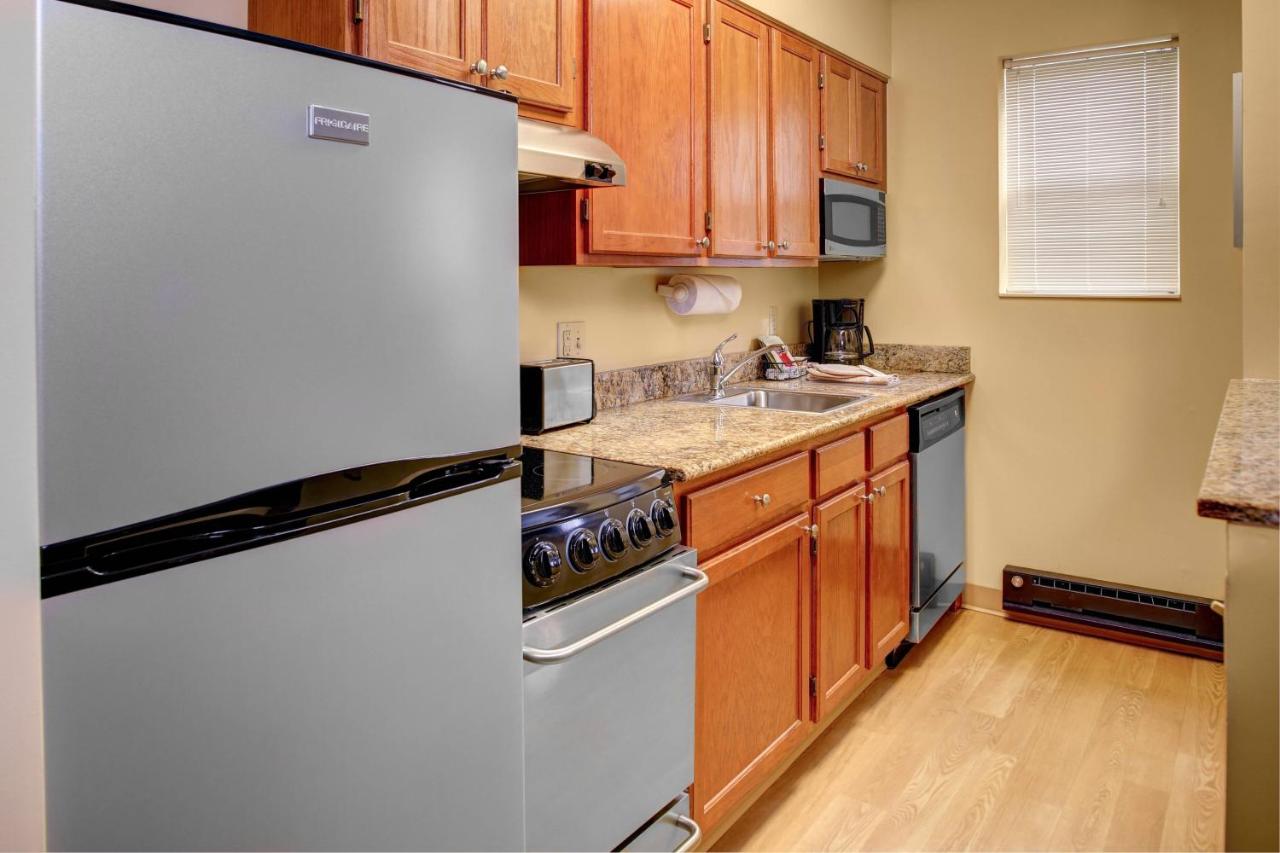Queen Studio with Sofa Bed at Towneplace Suites By Marriott Cleveland Westlake