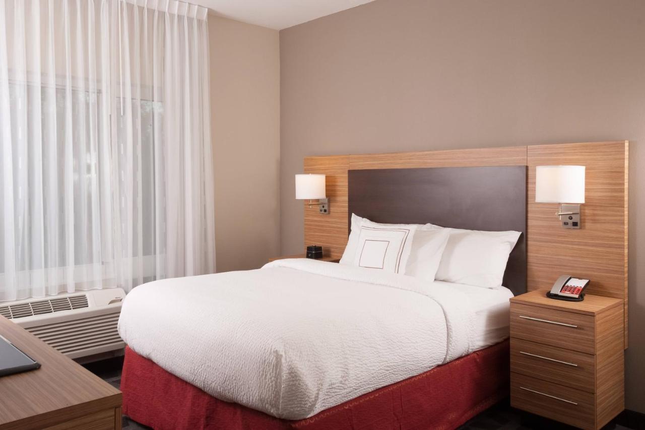 | TownePlace Suites Charleston Airport/Convention Center