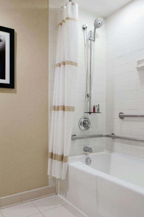 | Long Island Marriott Hotel