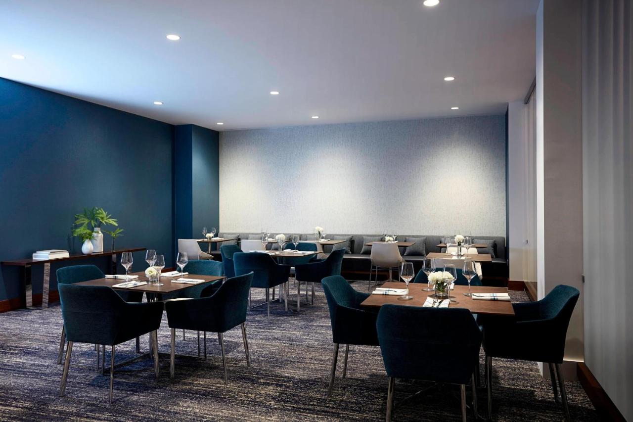 | Long Island Marriott Hotel