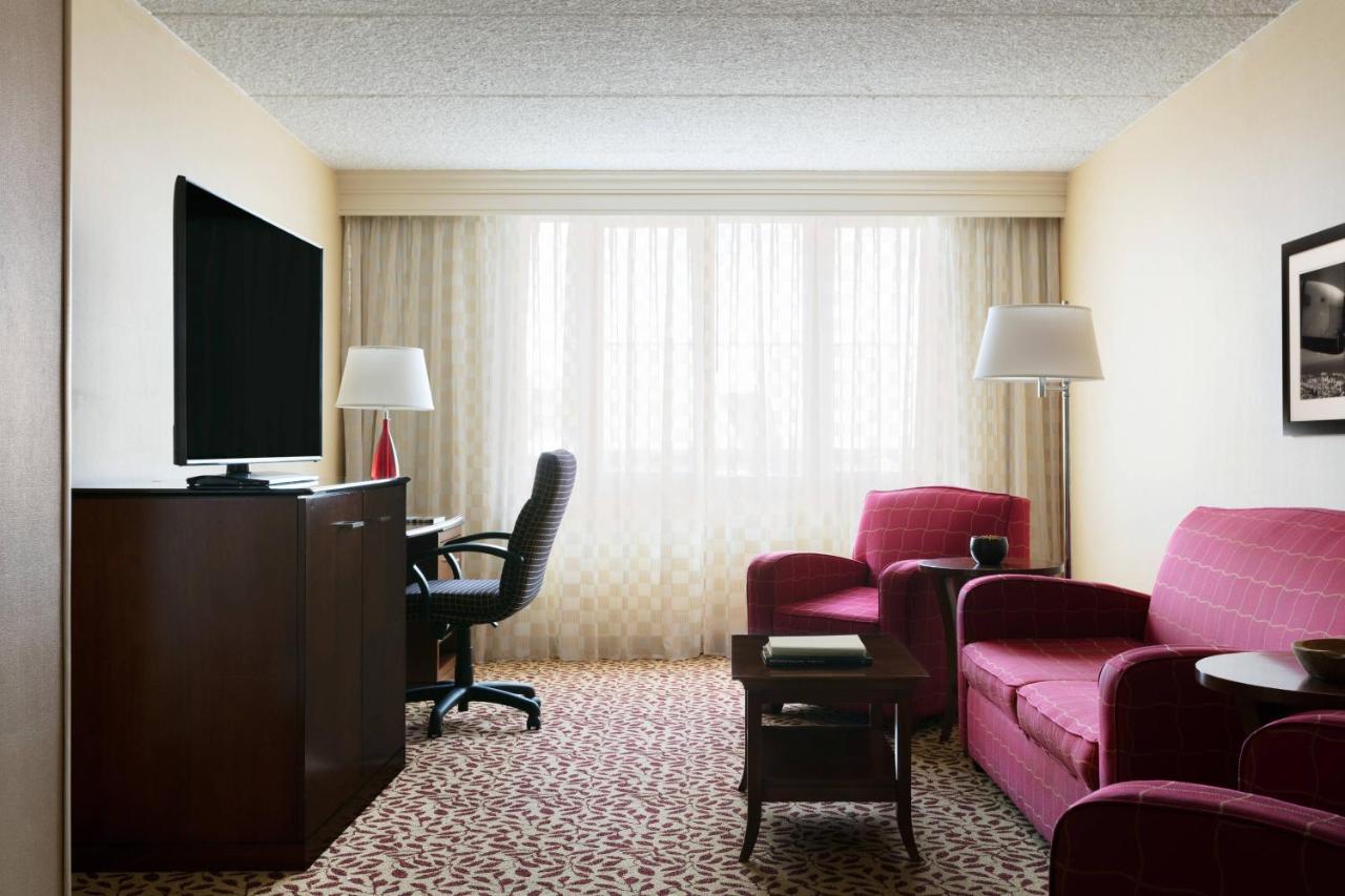 | Long Island Marriott Hotel