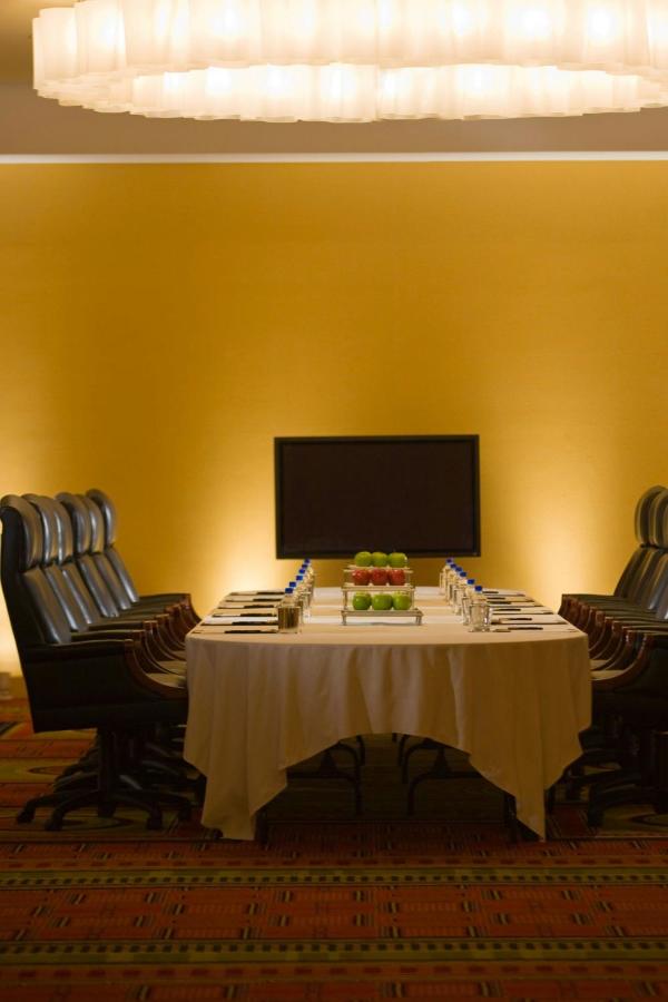 | Long Island Marriott Hotel