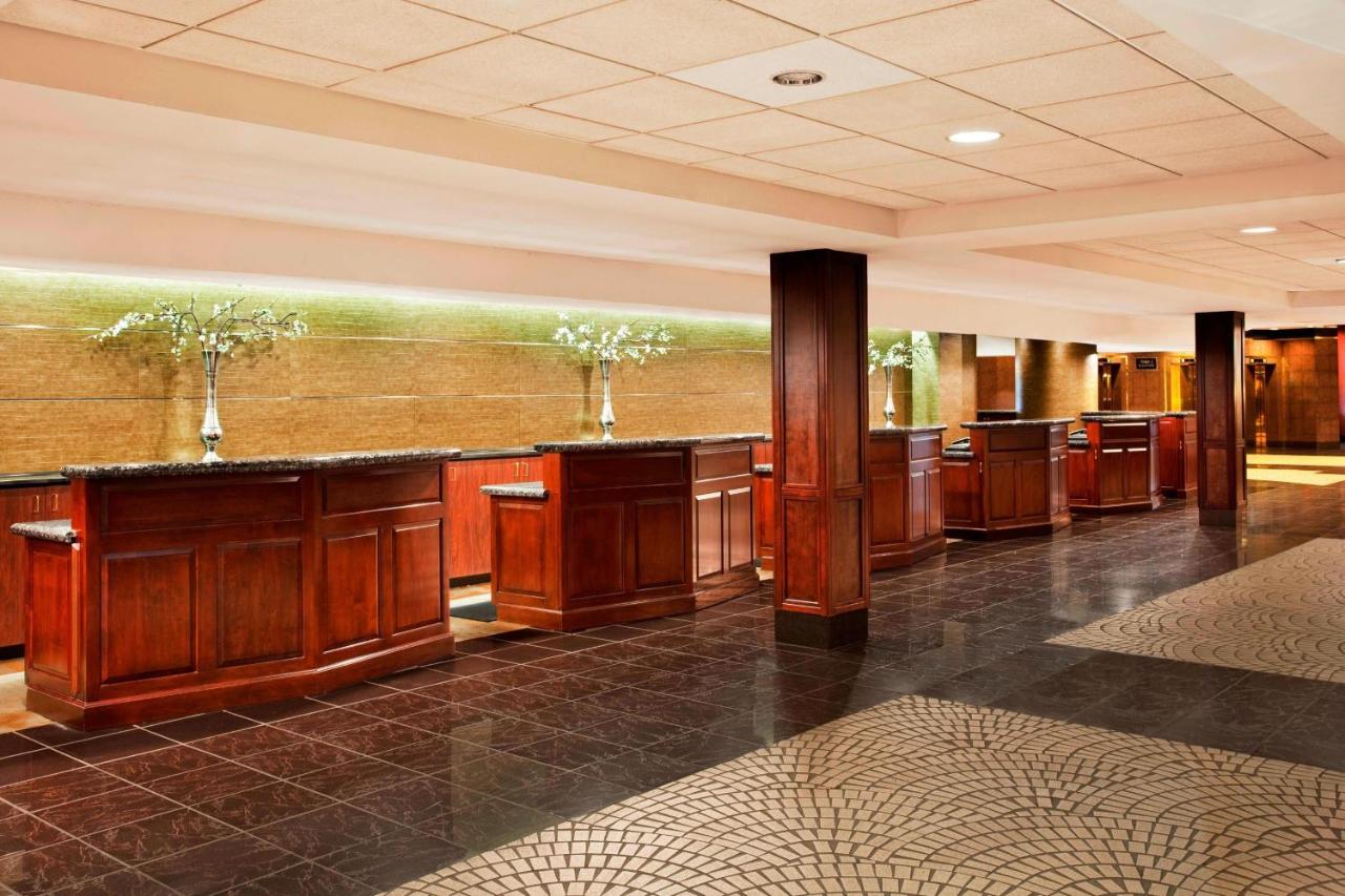 | Sheraton Greensboro at Four Seasons