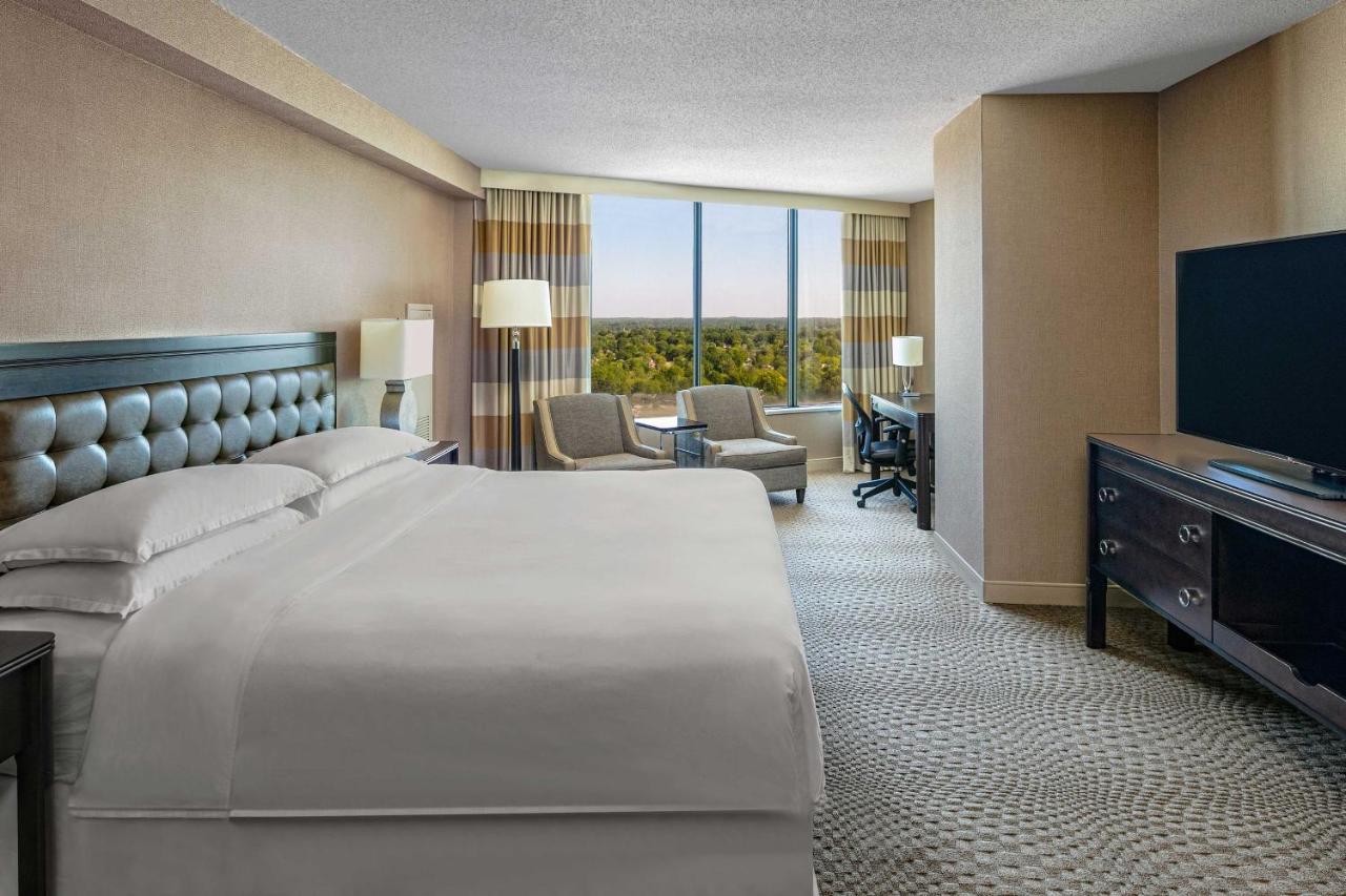 | Sheraton Greensboro at Four Seasons