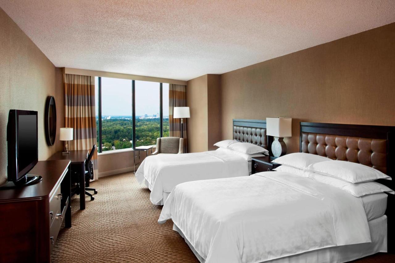 | Sheraton Greensboro at Four Seasons