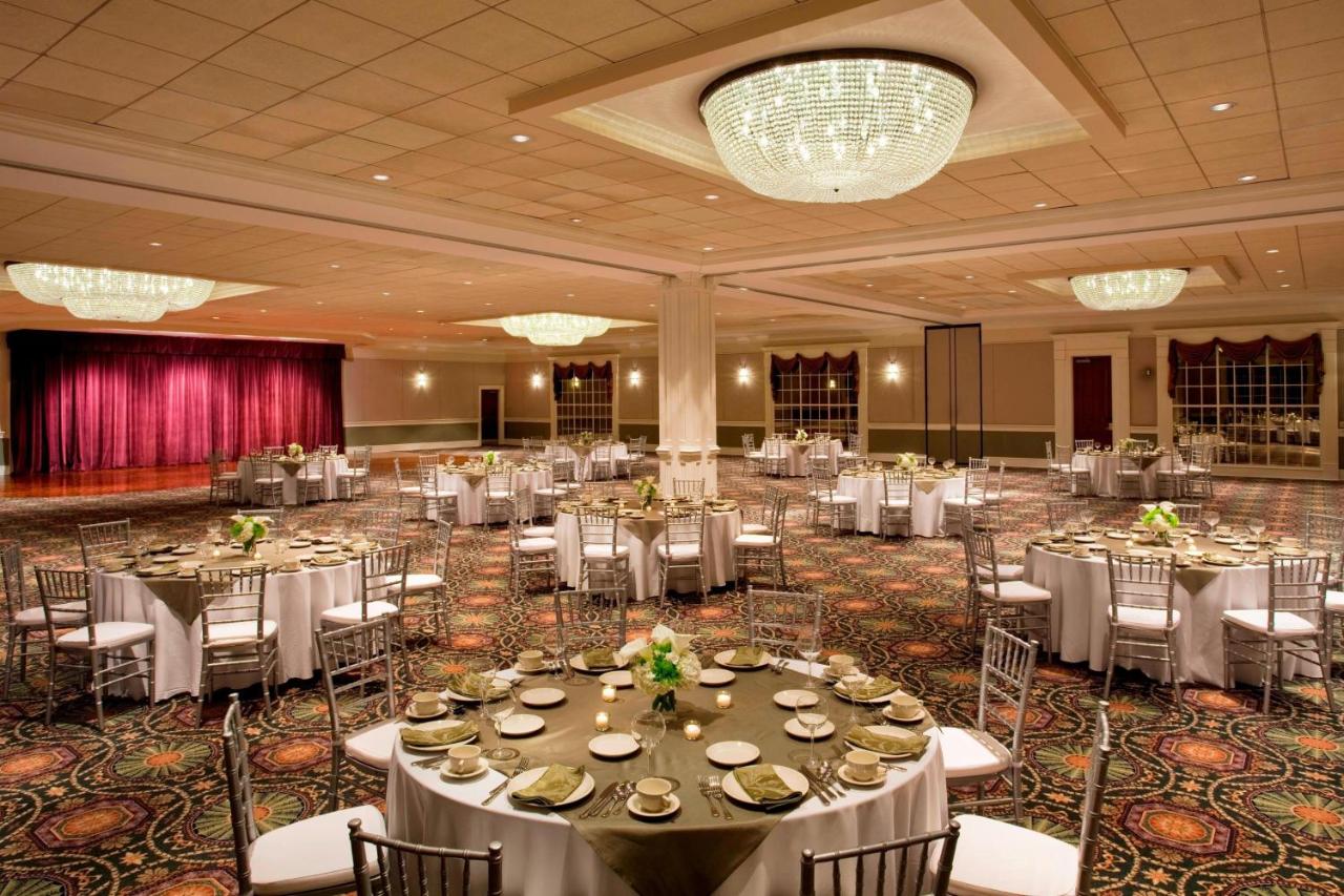 | Sheraton Greensboro at Four Seasons