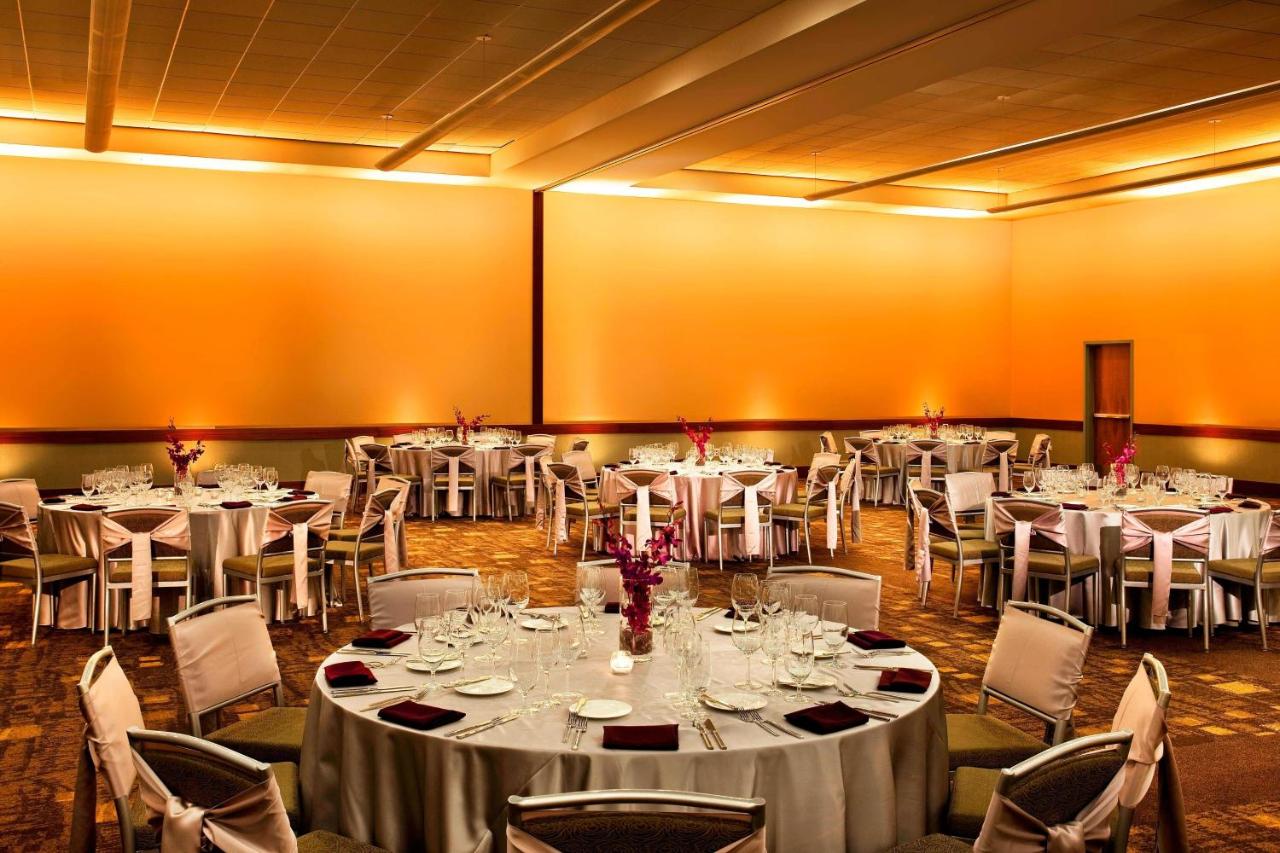 | The Westin Chicago Lombard