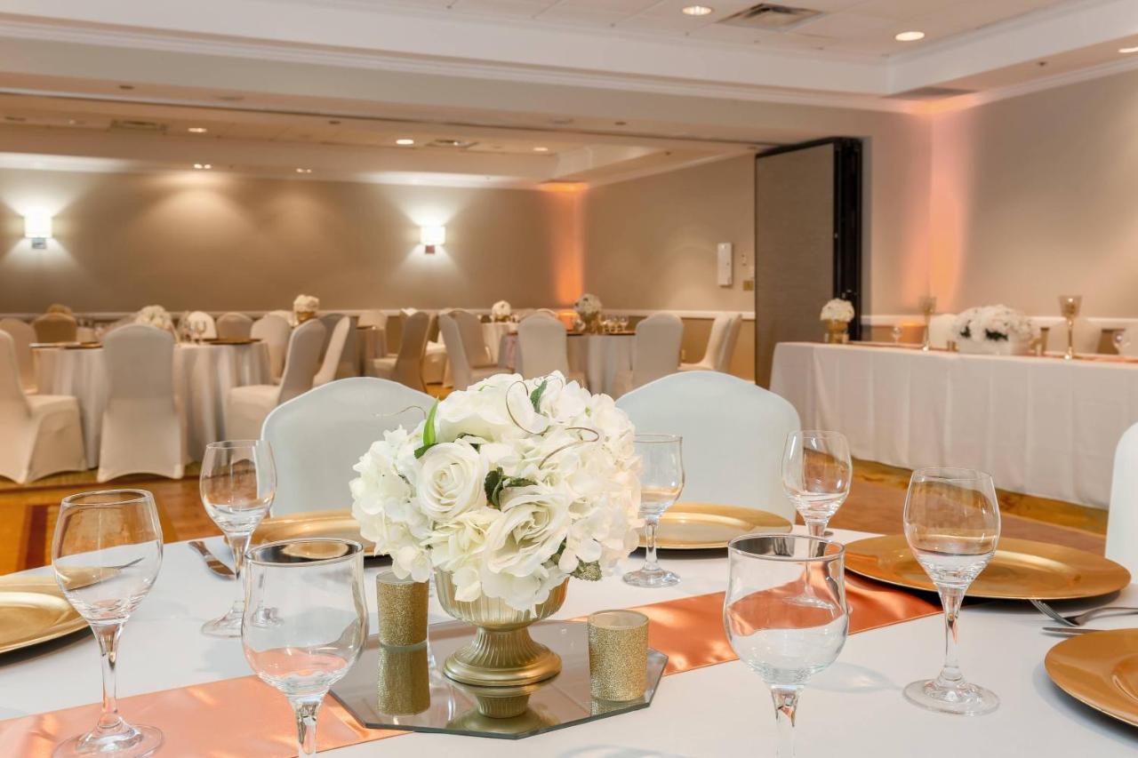 | Sheraton Suites Market Center Dallas