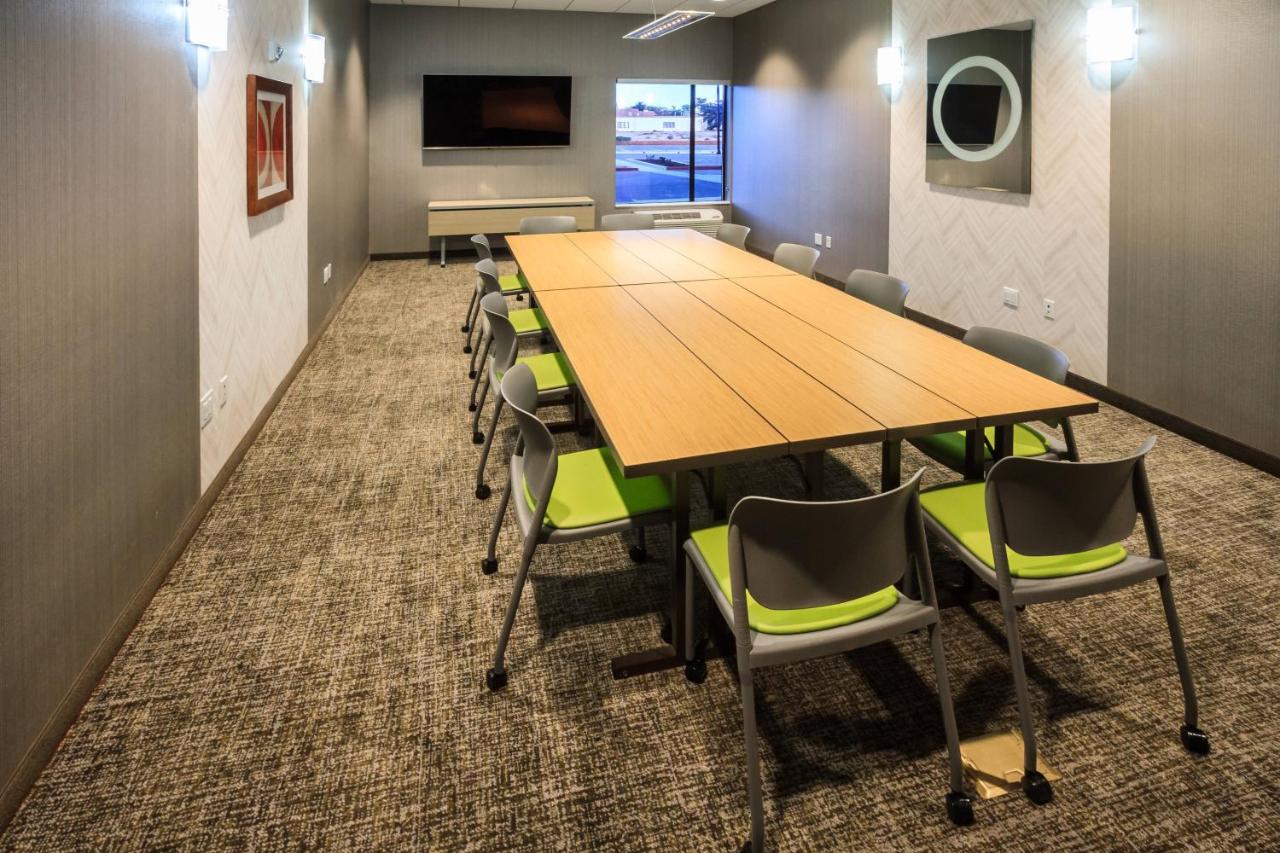  | SpringHill Suites by Marriott The Dunes On Monterey Bay