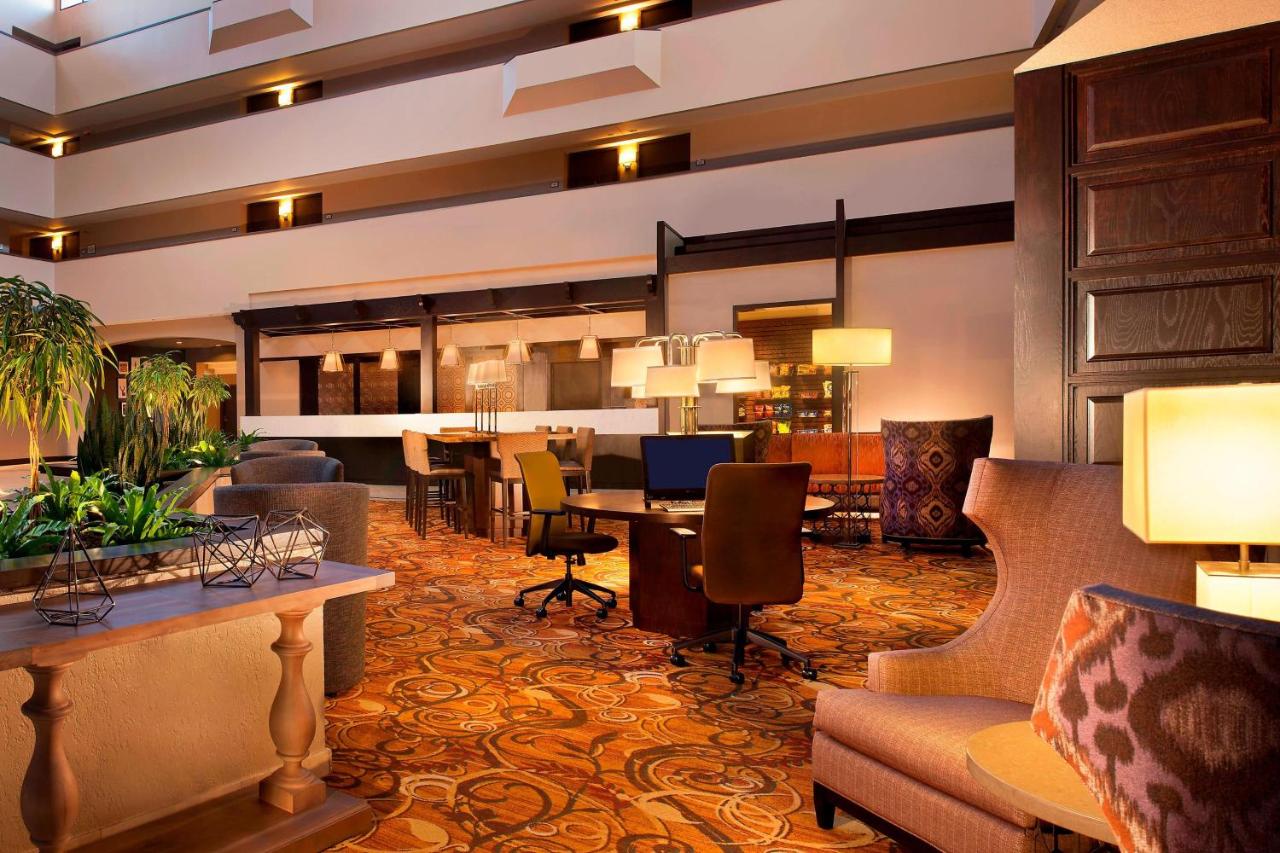 | Sheraton Minneapolis West Hotel