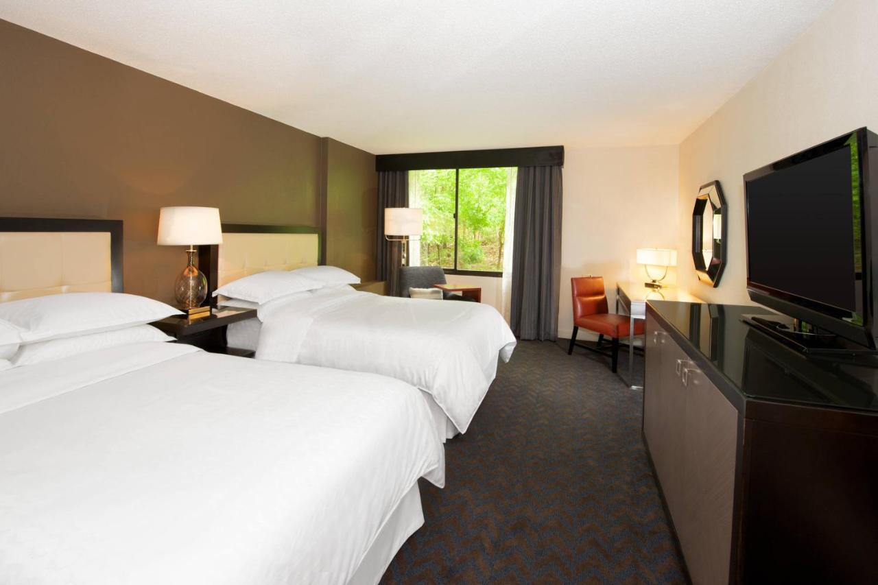 | Sheraton Minneapolis West Hotel