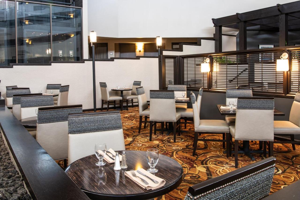 | Sheraton Minneapolis West Hotel