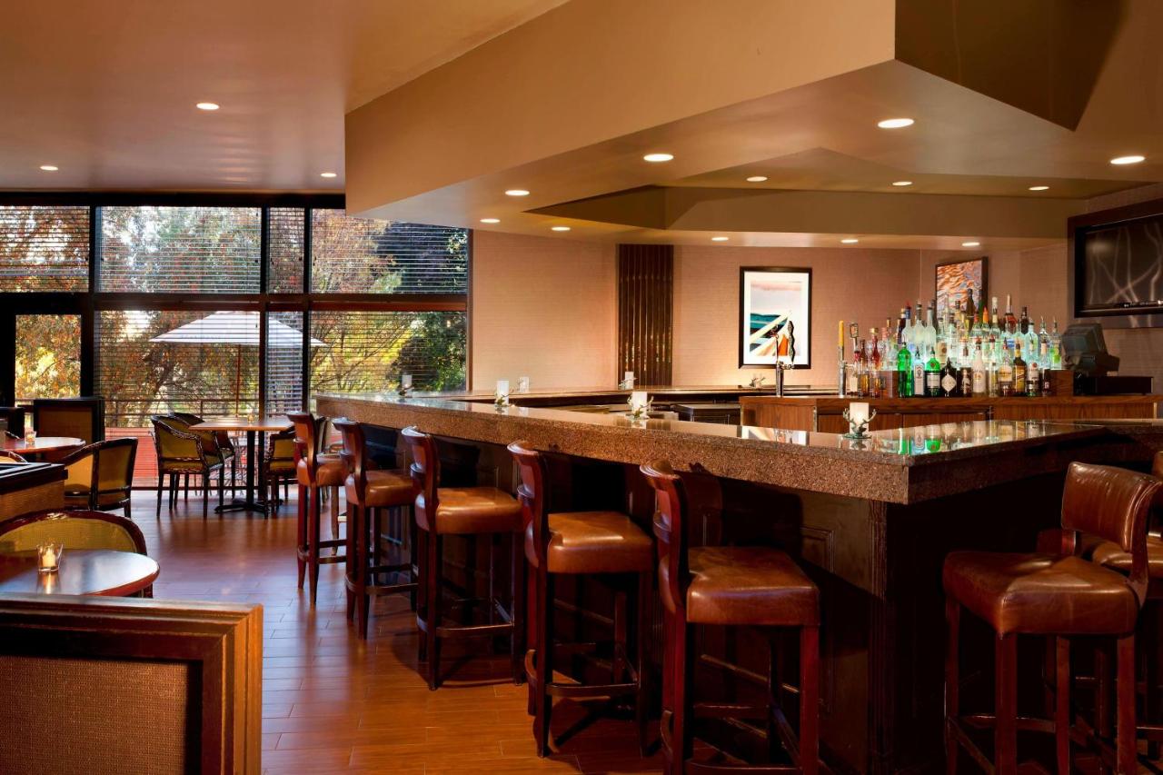 | Sheraton Minneapolis West Hotel