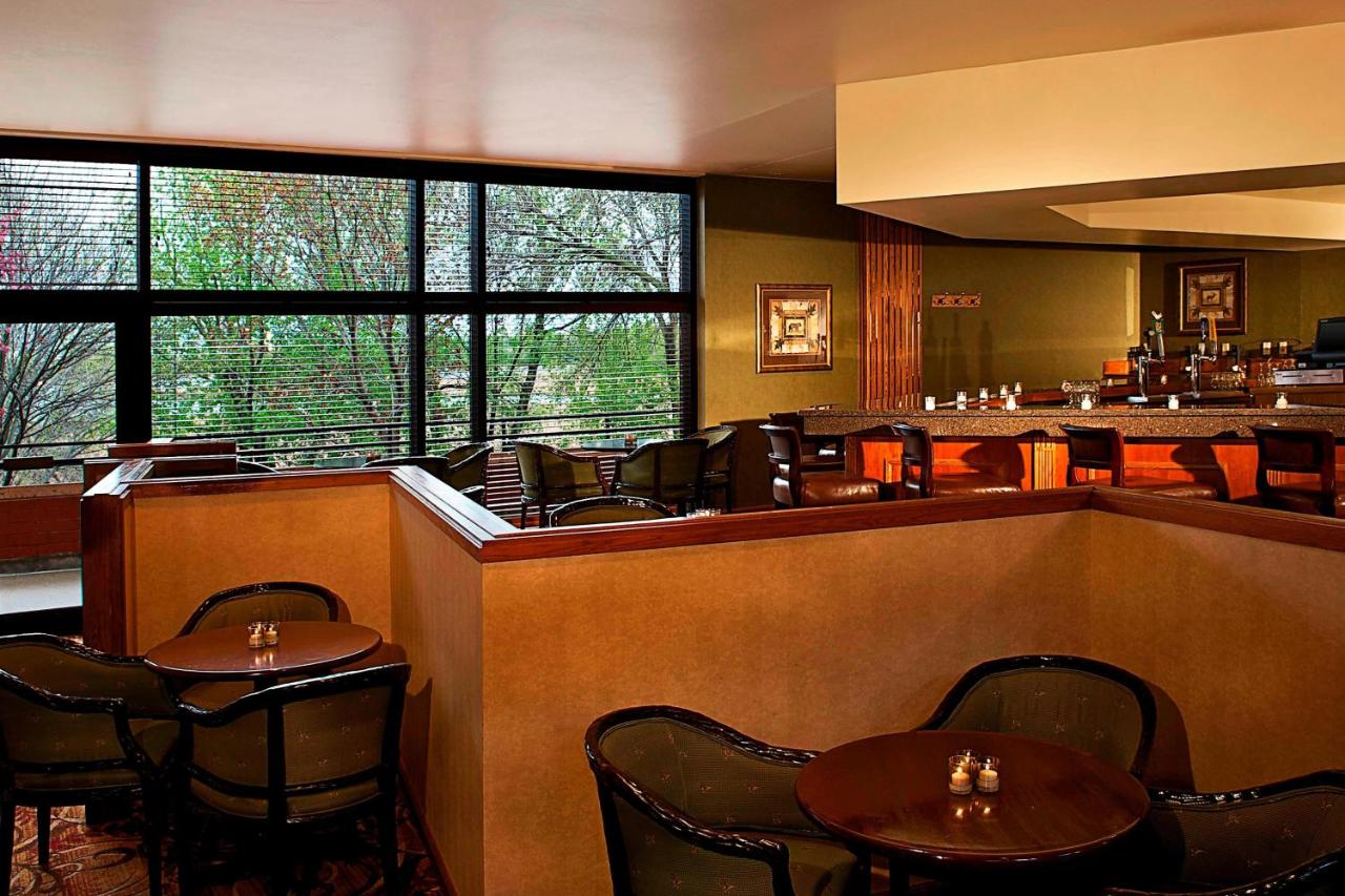 | Sheraton Minneapolis West Hotel