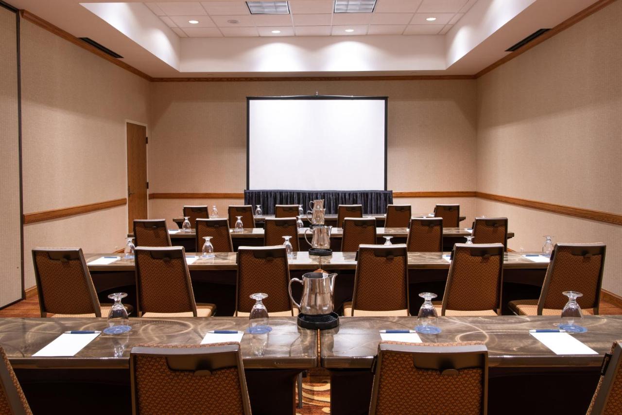 | Sheraton Minneapolis West Hotel