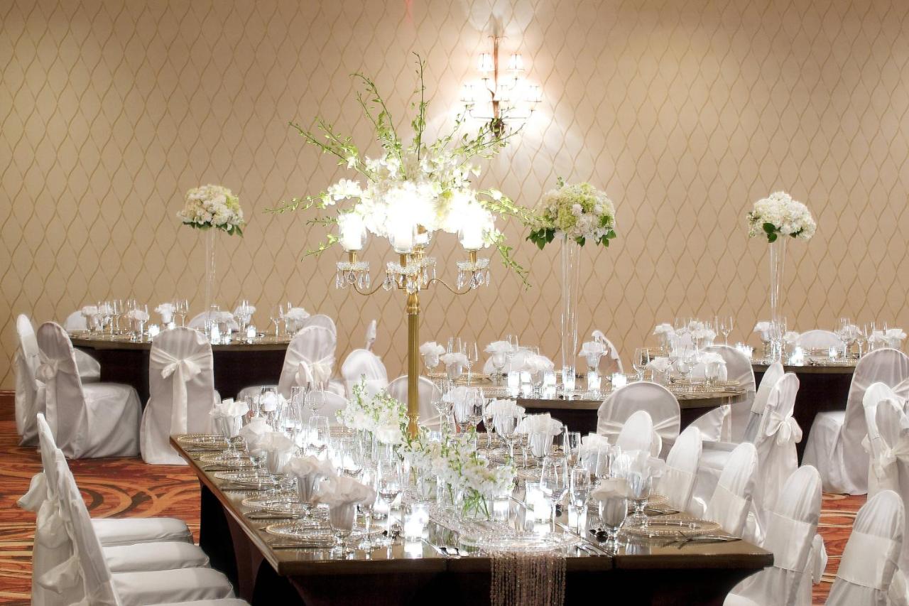 | Sheraton Minneapolis West Hotel