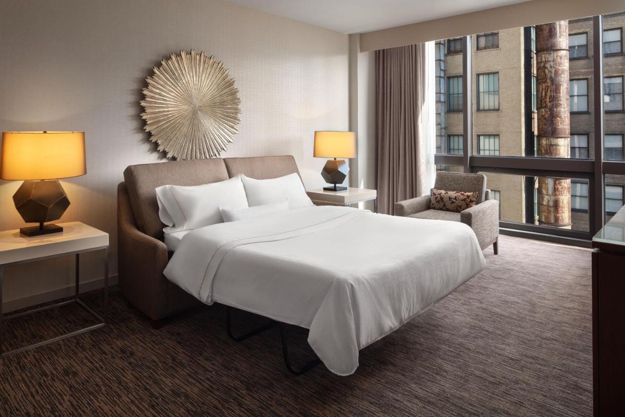 1 Bedroom Junior Suite, 1 King, Riverfront at The Westin Cincinnati